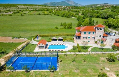 Ruzic Villa | Villa Nature's Embrace - Heated Pool, Jacuzzi & Padel