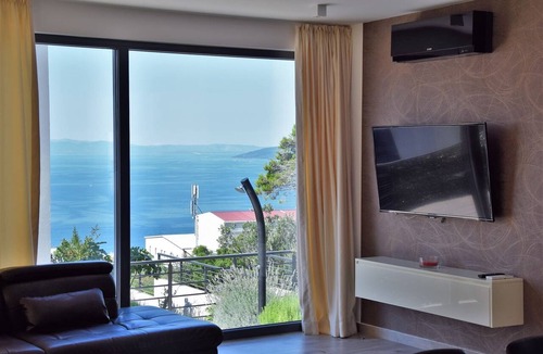 Veliko Brdo Villa | Villa Nera2 with Pool