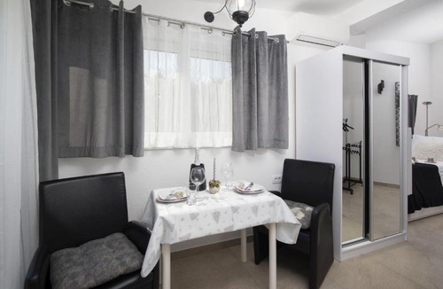 Ika Apartment | Villa Nika 2