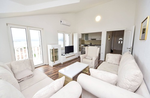 Okrug Apartment | Villa Nonie by Interhome