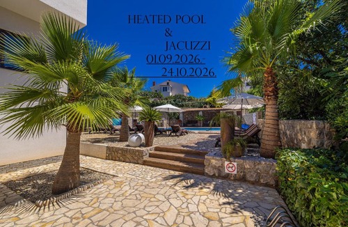 Krk House | Villa Palma Krk Penthouse apartment with sea view and private jacuzzi
