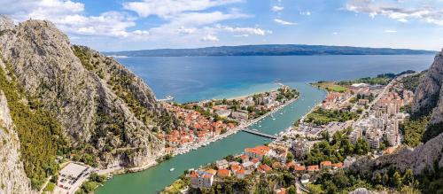 Kastel Gomilica Villa | Villa Paula with 7 bedrooms, heated 36sqm private pool, Jacuzzi, Gym and sea views