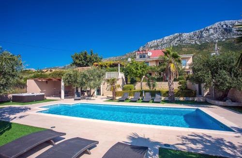 Kastel Gomilica Villa | Villa Paula with 7 bedrooms, heated 36sqm private pool, Jacuzzi, Gym and sea views