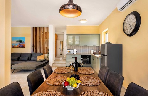Vrbnik Villa | Villa Pinaza B – Romantic Seaside Retreat with Heated Pool, Sauna, and Jacuzzi in Vrbnik