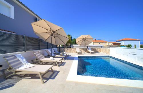 Omisalj House | Villa QUARNARO with heated pool