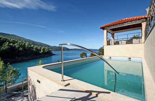 Blato Villa | Villa Rasoha, right by the sea, a beautiful beach bay, peace, privacy