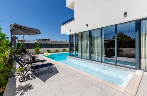 Vrsi Villa | Villa Restart Vrsi-Mulo with heated pool,sea view and jacuzzi