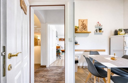 Kras Apartment | Villa Salamander Suite - Garden & EV charger, Štanjel, Slovenia