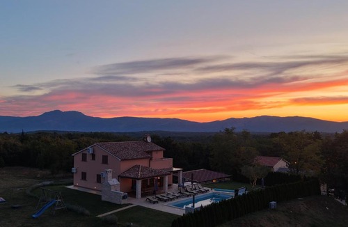 Martinski Villa | Villa San Martino Heated Pool, Jacuzzi & Peace