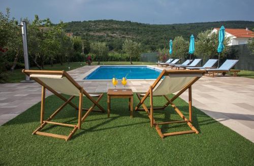 Imotski Villa | Villa Sara Family Villa with Pool and Jacuzzi Imotski Makarska Region