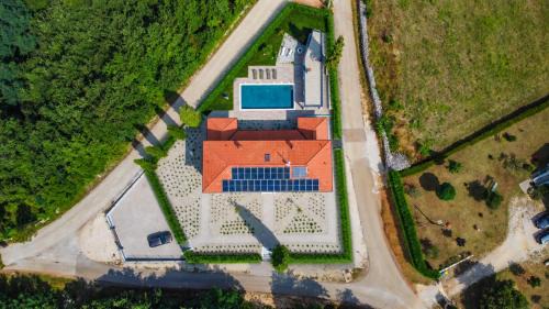 Modrusani Villa | Villa Scvola Elementare Istria - Heated Pool, Private Cinema & EV Connector