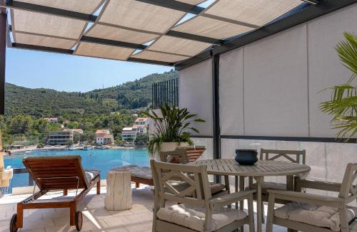 Zrnovo Villa | Villa Sea La Vie Seafront Location 4 Bedrooms Sea Access