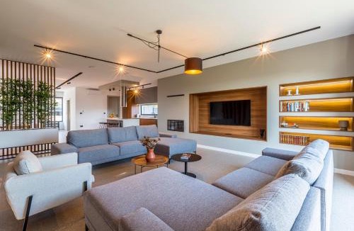 Kastel Stari Villa | Villa SEVEN HEARTS with heated pool and basketball court near Split