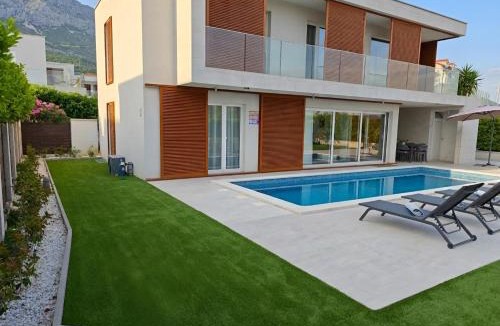 Kastel Gomilica Villa | Villa Sheley with private heated pool-Split