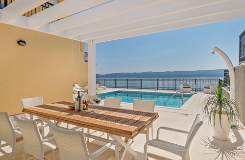 Mimice Villa | Villa Sun Palace is a 5-bedroom villa with amazing sea views