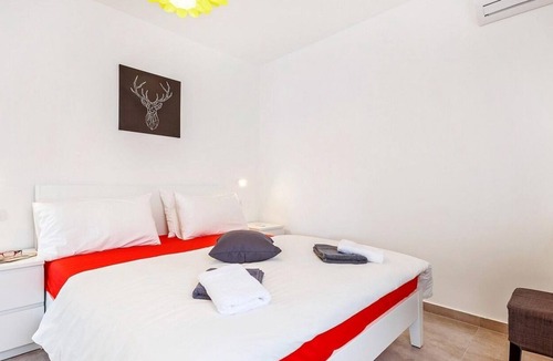 Stinjan Villa | Villa Sunrise is a modern ground-floor holiday home in the small place Stinjan
