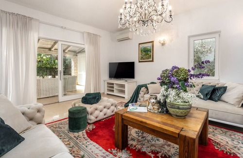 Gulici House | Villa Sunset Garden by Interhome