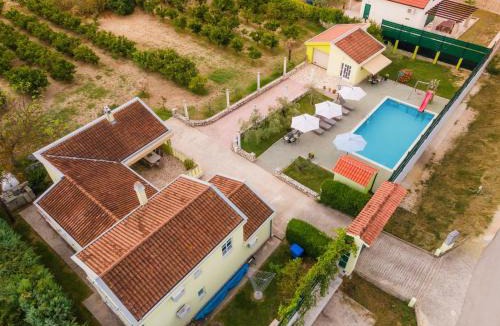 Komin Villa | Villa Usce
