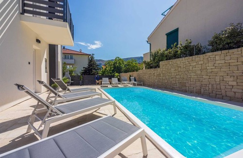 Baska Villa | Villa Velvet with pool and BBQ