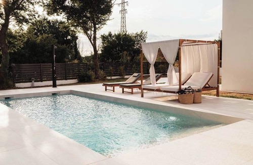 Svetvincenat Villa | Villa Vicenta - Brilliant 4-bedroom villa with AC in charming Svetvinčenat