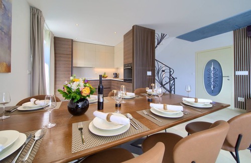 Garica Villa | Villa Wisteria with Pool