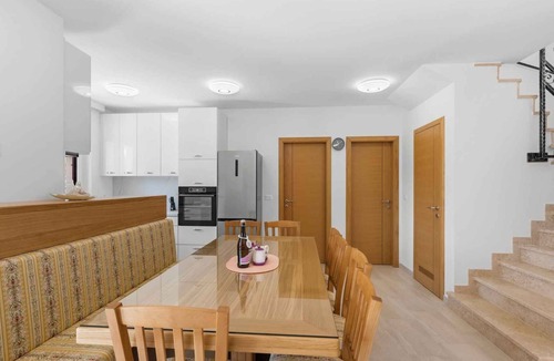 Karigador Villa | Villa with air conditioning and outdoor pool
