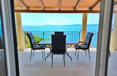 Okrug Gornji Villa | Villa with pool 50 m from the sea