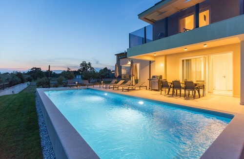 Markovac Villa | Villa with pool, 6 persons, barbecue, parking in the yard, panoramic sea view
