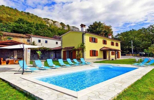 Lupoglav House | Villa with swimming pool and large garden