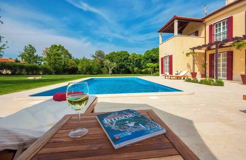 Butkovici House | Villa with swimming pool and use of sports courts