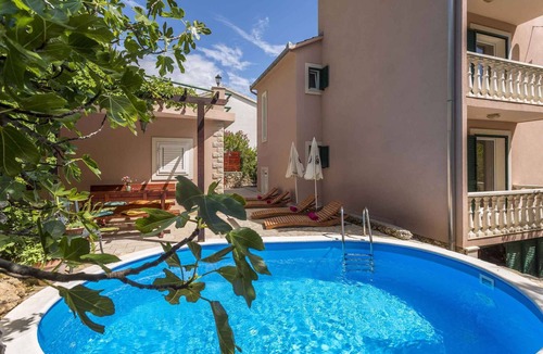 Medici House | Villa with swimming pool near the beach