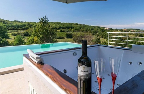 Rakotule Villa | Villa Zvonar near Motovun with large pool (62m2) and whirlpool
