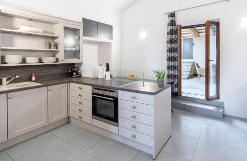 Tomaj Apartment | Vineyard View Apartment Karst HerMes arT