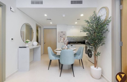 Sheikh Zayed Road Apartment | Vogue, Business Bay Aykon City near metro station