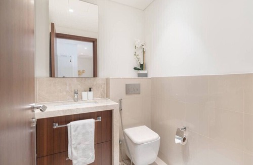 Downtown Dubai Apartment | Vogue, Downtown Boulevard Point Direct access to Dubai Mall
