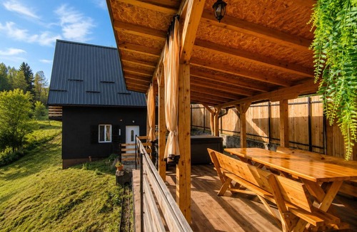 Cvetkovic House | Wellness holiday home with jacuzzi and spacious terrace near Jastrebarsko