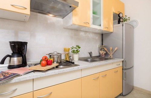 Cizici Apartment | Wellness oasis on Krk - Private heated jacuzzi & lounge under olive trees