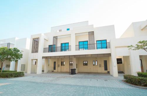 Al-Fujairah Villa | White Villa By the Sea