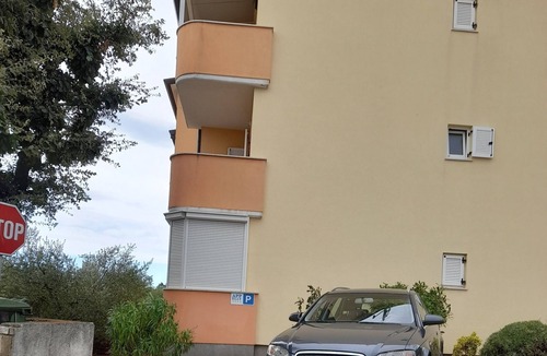 Fiorini Apartment | Wohnung in Fiorini mit Eigenem Balkon by Interhome