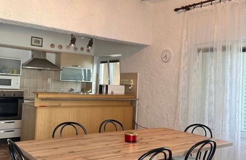 Nevidane Apartment | Wohnung mit Wasserblick by Interhome