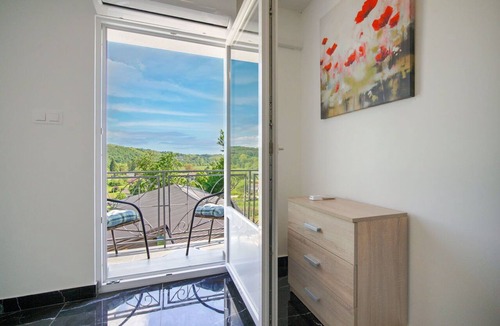 Duga Resa House | Wonderful private villa for 7 guests with hot tub, WIFI, TV, patio, pets allowed and panoramic v.