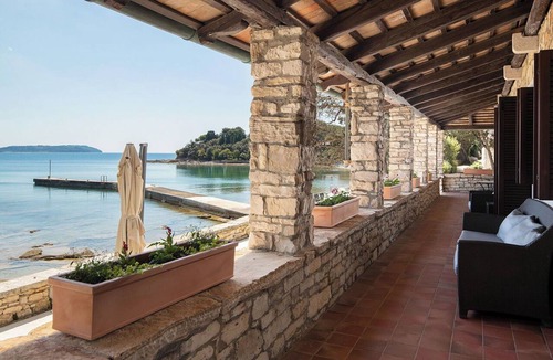 Fazana Villa | Wonderful private villa for 6 people with WIFI, A/C, hot tub, TV, terrace and pets allowed