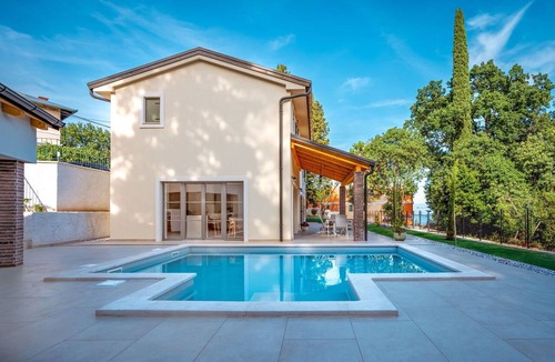 Opric Villa | Wonderful private villa for 8 people with A/C, private pool, WIFI, TV, terrace and pets allowed