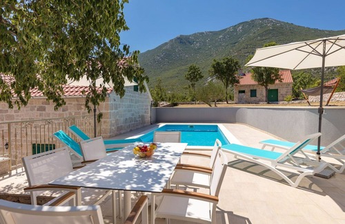 Tucepi House | Wonderful private villa for 8 guests with WIFI, private pool, A/C, TV, terrace and parking