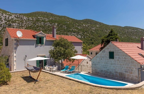 Tucepi House | Wonderful private villa for 8 guests with WIFI, private pool, A/C, TV, terrace and parking