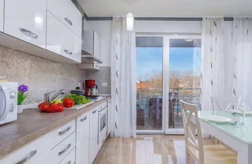 Umag House | Wonderful private villa for 16 people with A/C, WIFI, private pool, TV, terrace and pets allowed