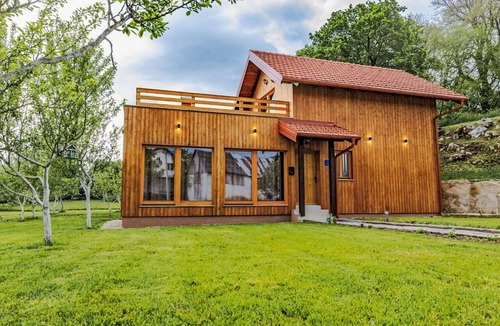 Perusic House | Wonderful private villa for 7 people with hot tub, A/C, WIFI, TV, terrace and panoramic view