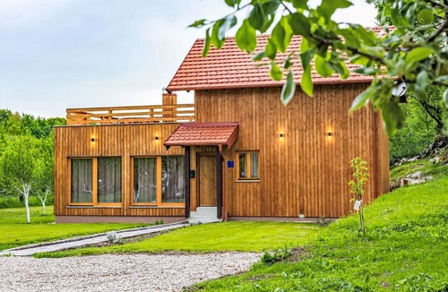 Perusic House | Wonderful private villa for 7 people with hot tub, A/C, WIFI, TV, terrace and panoramic view