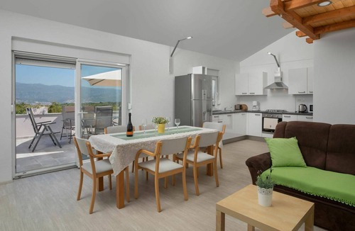 Klimno House | Wonderful private villa for 10 people with A/C, private pool, hot tub, WIFI, TV and terrace