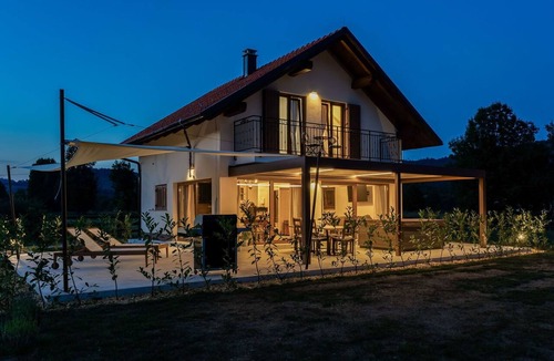 Fuzine House | Wonderful private villa for 4 guests with hot tub, WIFI, A/C, TV, terrace and pets allowed